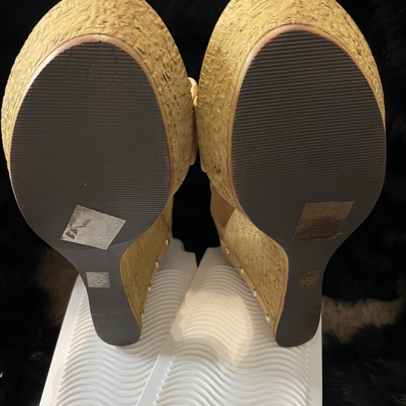Tan wedges - Picture 4 of 5